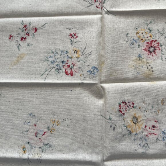 4 VTG Cloth Napkins Cream Yellow Red Floral Upcycle Crafting STAINS - Picture 5 of 8